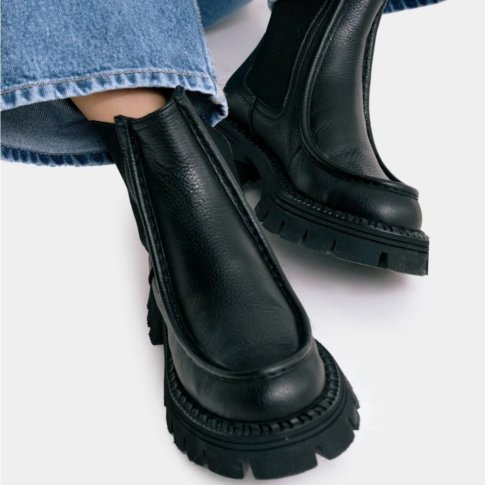 Marcella Murphy Lug Sole Boots Elegant Black Ankle Booties in size 8